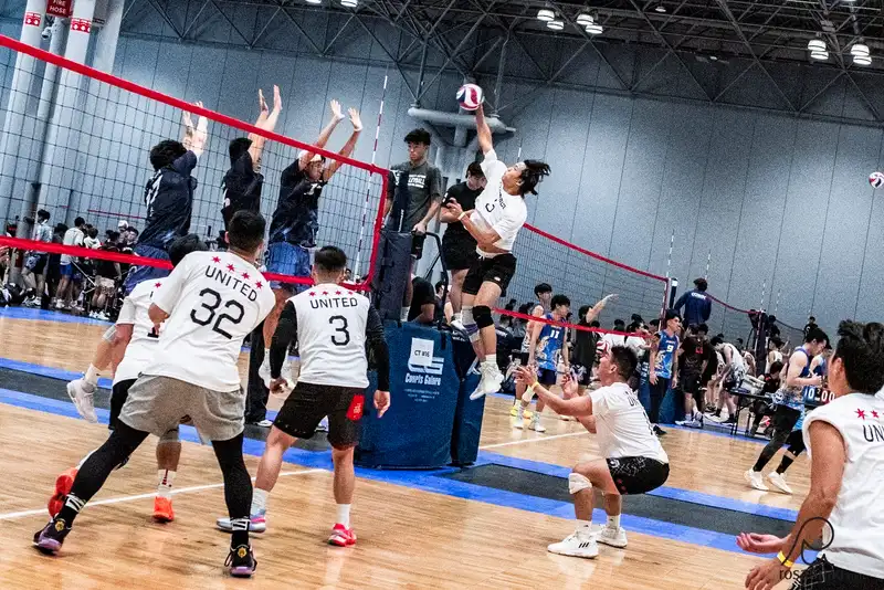 Chicago United spike at the net