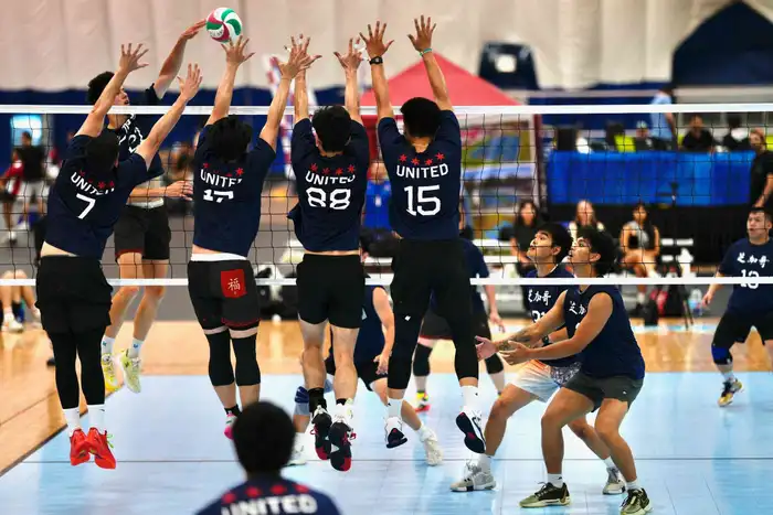 Chicago United blocking at the net