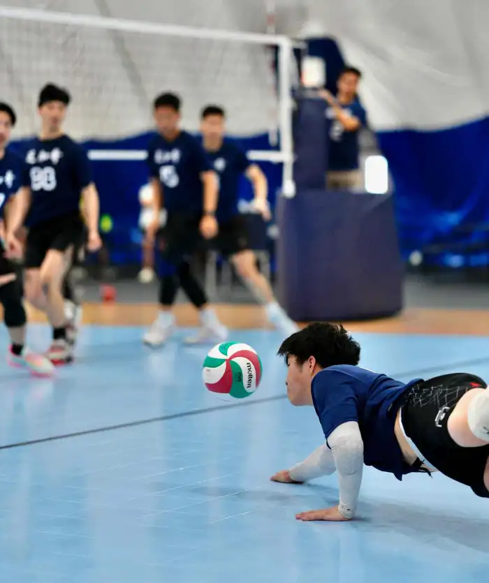 Chicago United player diving